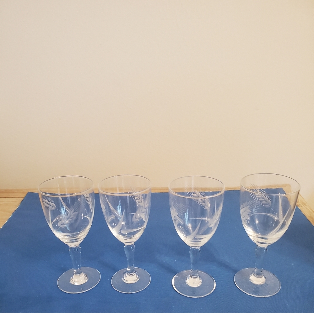 Vintage Drinkware. Set of 4. Price is for a set.